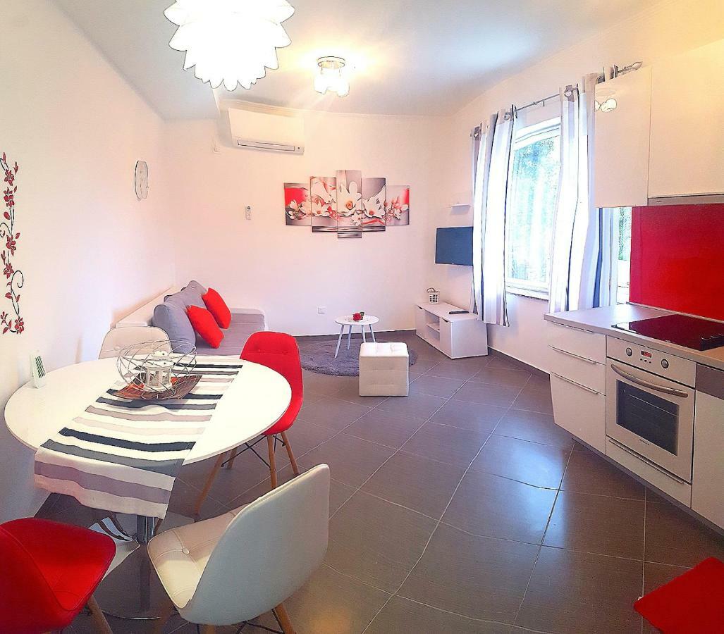 Apartmani "Sandro" Gonar Rab Town Extérieur photo