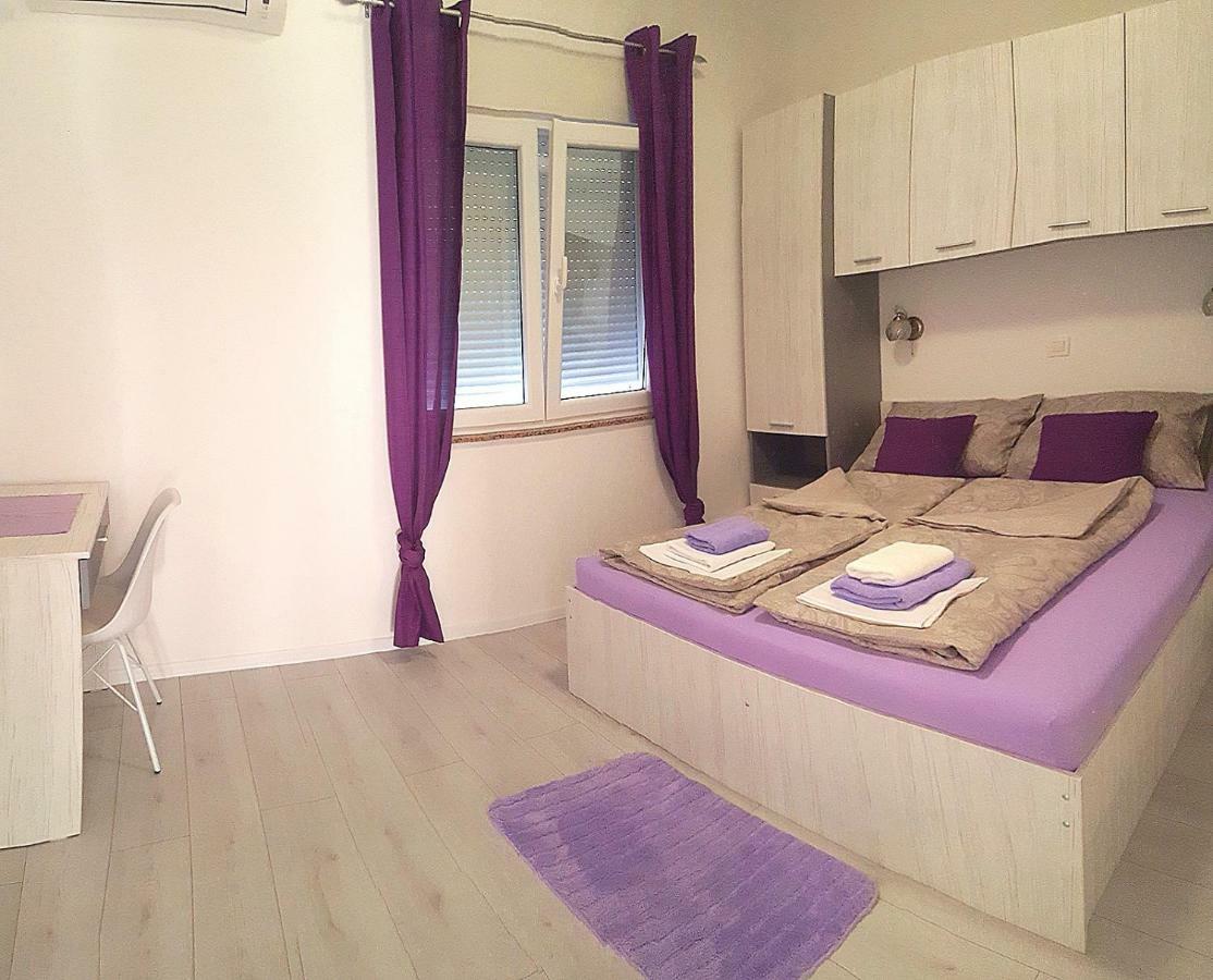 Apartmani "Sandro" Gonar Rab Town Extérieur photo