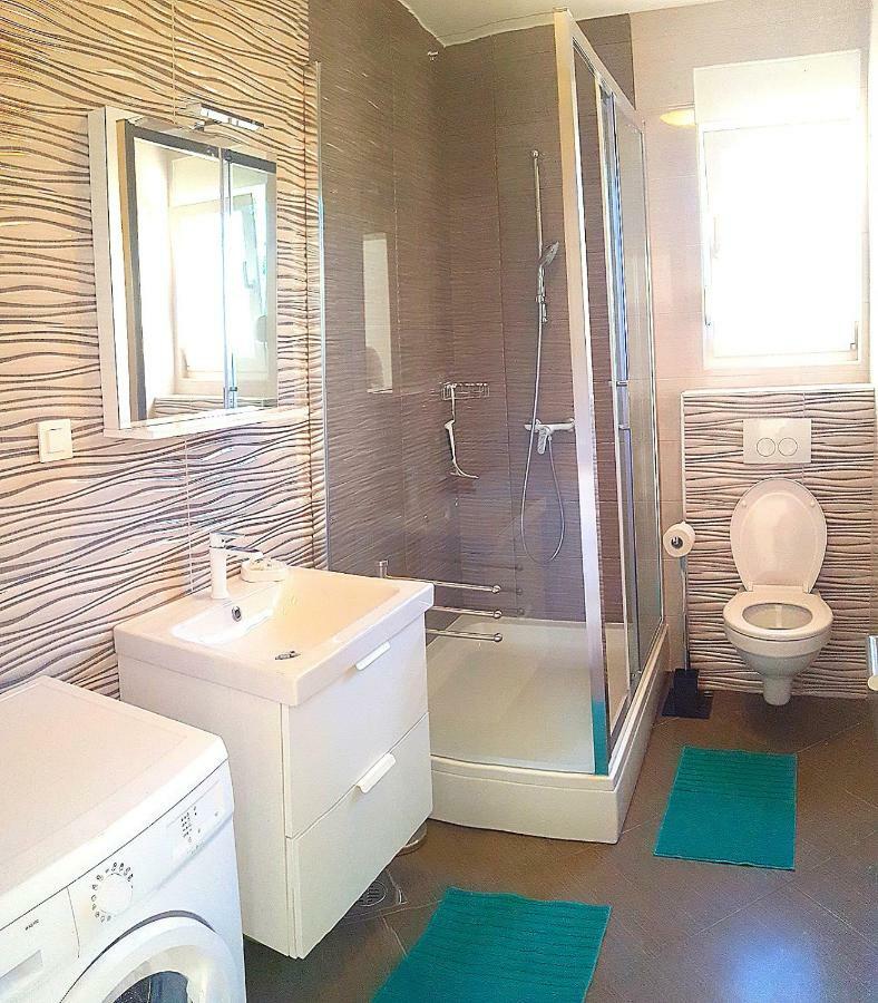 Apartmani "Sandro" Gonar Rab Town Extérieur photo