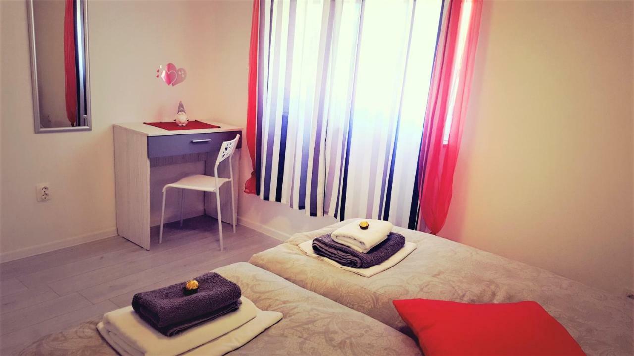 Apartmani "Sandro" Gonar Rab Town Extérieur photo