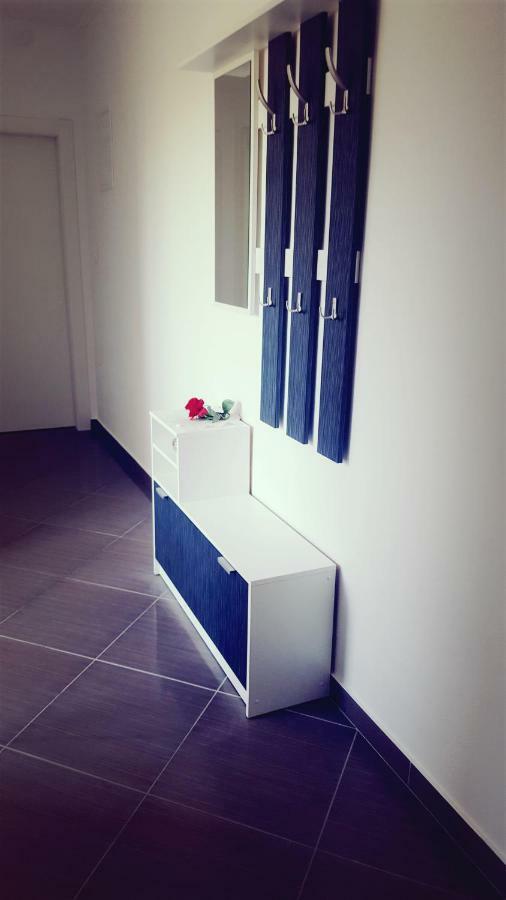Apartmani "Sandro" Gonar Rab Town Extérieur photo