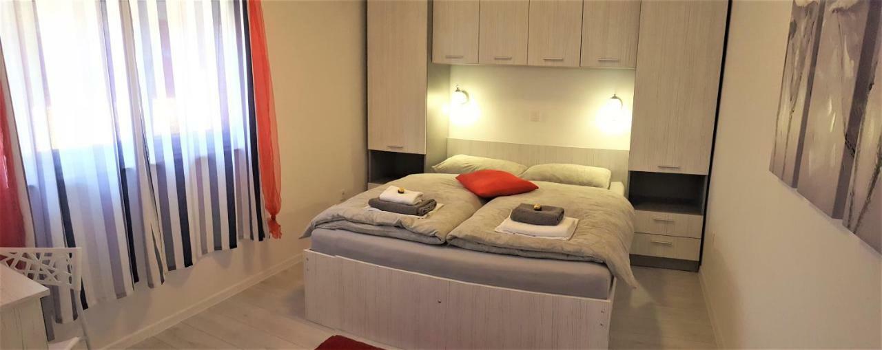 Apartmani "Sandro" Gonar Rab Town Extérieur photo