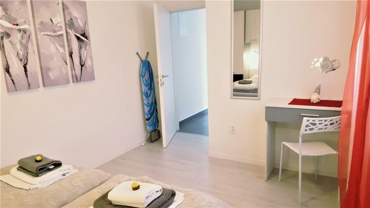 Apartmani "Sandro" Gonar Rab Town Extérieur photo
